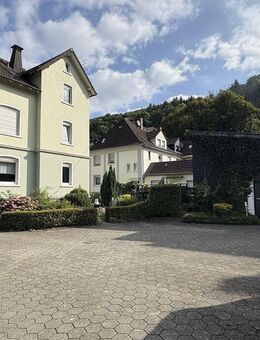 Kapitalanlage oder Freiraum zur Eigennutzung mit 3 Garagen - Plettenberg
