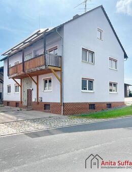 Ländlicher 3-Seiten-Hof zur Sanierung - Wohnhaus, Hofareal, Stallungen und 5.000 m² Wald! - Sugenheim