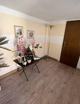 Gepflegtes EFH mit 98m² Wohnfläche auf 2.980m² Grundstück. Garagen. Nebengebäude als Ferienwohnung - Eisleben (Lutherstadt)