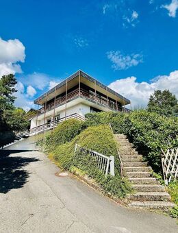 Zweifamilienhaus mit traumhaftem Ausblick und ruhiger Lage - Reichshof