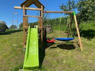 Kinderspielhaus mit Rutsche und Schauckeln - Gestratz