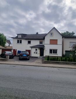 Zweifamilienhaus m. Garagen und Grundstück 35606 Solms - Solms
