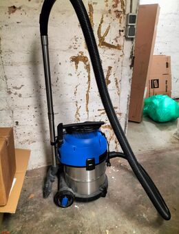 Nilfisk Multi II 22 Inox Nass- und Trockensauger abzugeben - Halle (Saale)
