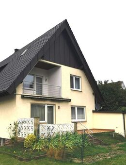 Großzügiges Zweifamilienhaus mit Garten und Wohlfühlatmosphäre in Holzminden - Holzminden