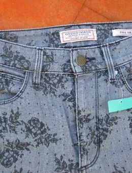 NEU mit ETIKETT * Ausgefallen * Rosen * Blumen * Blüten * Flower- Power * Punkte * Polka Dots * Tupfen * Röhren * Skinny * Jeans * Hose "GUESS" Gr. 36/ S * hell- dunkel- grau * - Riedlingen