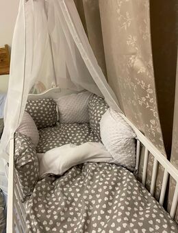 Babybett mit Matratze, Kissen und Bezüge - Falkensee