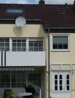 Am Stadtrand ruhig gelegen mit herrlichem Ausblick - gepflegtes Reiheneckhaus in Lemgo ! - Lemgo