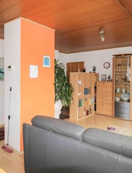 Gemütliche Dachgeschosswohnung in zentraler, dennoch ruhiger Lage nahe Hauptbahnhof! - Nürnberg