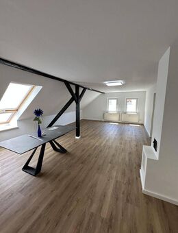 Wunderschöne 93m² 3 ZW im 2.OG in Nbg Glockenhof inkl. EBK und Klimaanlage im 3 Familienhaus - Nürnberg