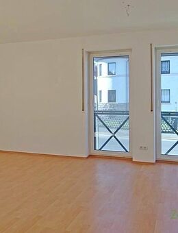 (12536_41) MGN: 2-Raum-Wohnung im Hochparterre mit einem runden Wohnzimmerfenster, Laminatböden, Aufzug, Service inkl. - Meiningen