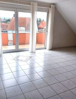 Ruckzuck im Zentrum und doch ruhig: helle Wohnung im Dachgeschoss - Elsenfeld