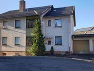 Zweifamilienhaus mit Ausbaumöglichkeit und Doppelgarage in Gersfeld zu verkaufen - Gersfeld (Rhön)