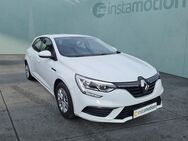 Renault Megane, Life TCe 115 GPF, Jahr 2019 - München