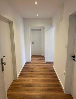 Kiel-Wik: Top renovierte 3-Zi.-ETW mit Balkon & EBK im 1.OG - Kiel