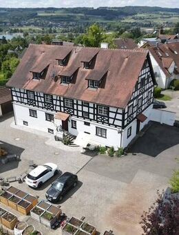 Denkmalgeschütztes Mehrfamilienhaus in einmaligem Zustand mit besonderem Ambiente und Seesicht - Öhningen