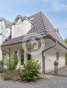 Ihr neuer Rückzugsort der Extraklasse: modernes 2-Generationenhaus mit Doppelgarage, Büroetage und besonderem Ambiente - Bönen