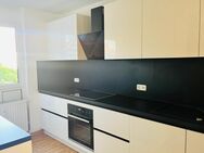 Planküche weiß/schwarz mit Geräten - Nürnberg