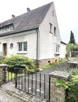 Sanierungsbedürftige Doppelhaushälfte auf großem Grundstück in Dortmund-Brackel - Dortmund