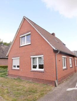 +++ Teilmodernisiertes Einfamilienhaus mit Nebengebäude und großem Grundstück (ca. 1.945 m²) +++ - Apen