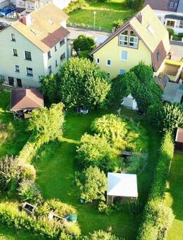 Charmantes Zweifamilienhaus mit großem Garten in guter Lage von Bad Pyrmont - Bad Pyrmont