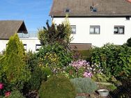Viel Platz zum Arbeiten und Leben mit Wiese, Garten, Garagen und Nebengebäuden - Burgwalde