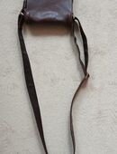 Umhängtasche " Prado Adventure" aus Leder in der Farbe dunkelbraun in 24149