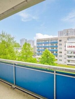IMMOBERLIN.DE - Adrette Wohnung mit Sonnenloggia in mehrfach attraktiver Lage - Berlin