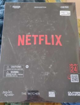 YuMe 15309 - Netflix Gift Box, Adventskalender mit Soundeffekt, ab 16 Jahren, 24 Überraschungen aus 7 beliebten Netflix Serien - Leipzig