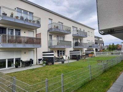 Kurzfristig beziehbare 3 Zimmer ETW mit Süd-Westterrasse, kl. Garten, Tiefgarage und EBK!