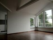 Aufzug! Lichtdurchflutete Dachgeschosswohnung mit Balkon und Fußbodenheizung; zentral jedoch ruhig - Solingen (Klingenstadt)