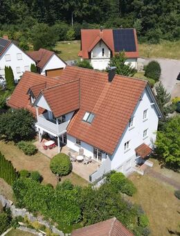 REPRÄSENTATIVES Einfamilienhaus mit Einliegerwohnung, Doppelgarage und Südblick - Treuchtlingen