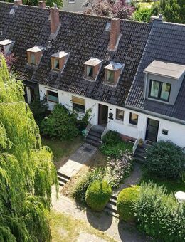 Iserbrook: Modernisierungsbedürftiges Reihenmittelhaus in sehr schöner Mikrolage - Hamburg