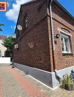 Top Ein-, bis Zweifamilienhaus mit Garten und eigener Zufahrt + Stellplätzen - Duisburg