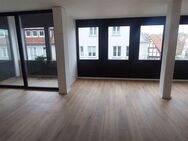 Frisch sanierte, große 3-4 Zimmer-Wohnung mit Dachterrasse und Balkon mitten im Herzen von Bad Salzuflen - Bad Salzuflen