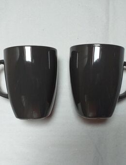 2 Tassen Becher anthrazitfarben, glänzende Glasur. Unterseite IKEA 365+ Design Susan Pryke, Made in Turkey, 21464 - Hamburg Wandsbek