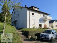 Ihr Rückzugsort über den Dächern - charmante 2-Zimmer DG-Wohnung mit Sonnenbalkon und TG-Stellplatz - Buchen (Odenwald)