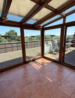 PERFEKT! GROSSE, TOLL AUFGETEILTE 4,5-ZI.-WOHNUNG * 2 TERRASSEN * WINTERGARTEN * TG-STPL. - Korb