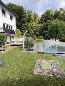 TRAUMHAFTER BLICK IN SÜDHANGLAGE MIT GARTEN - Neuenbürg