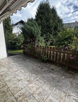 Charmante Doppelhaushälfte mit Gestaltungsspielraum und traumhaftem Garten. - Rot (Rot)