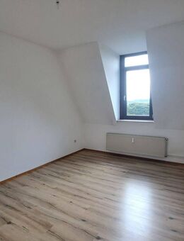 renovierter Altbau Nähe Rondeel mit Balkon, Vollbad und Einbauküche - Kiel