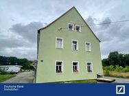Grundsolides Investment: Mehrfamilienhaus in Bestzustand mit gepflegtem Grundstück und Garagen - Thallwitz