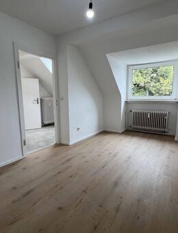Ruhige Dachgeschosswohnung in Holsterhausen - Essen