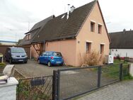 Freistehendes Einfamilienhaus mit Anbau, großem Grundstück und 6 Zimmer in Singen-Süd. - Singen (Hohentwiel)