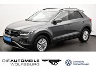VW T-Roc, 2.0 TDI Life, Jahr 2023 - Wolfsburg