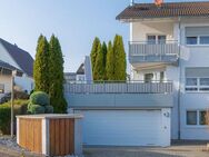 Sehr Schönes Haus mit ELW, großer Terrasse, Doppelgarage und Blick in die Weinberge - Murr