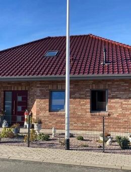WESSELBUREN: Fast wie neu ! ( Bj. 2021 ) Moderner Bungalow mit 4 Zimmern in ruhiger Wohnlage - Wesselburen