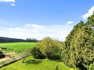 !PROVISIONSFREI! Großer Bungalow in Staufenberg-Landwehrhagen (231 m²): modernisiert in Randlage mit Aussicht ++ 1.042 m² Grundstück, Balkon/Loggia/Te - Staufenberg (Niedersachsen)
