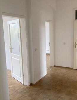 Attraktive 73,8 m² 3-Raum Wohnung mit Balkon (1.OG) in Radebeul - Radebeul