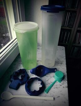 Tupper Tupperware Dosen Spaghettidose Eidgenosse Trichter Ausstechförmchen Löffel Kaffeelot ab 1,- - Flensburg