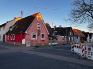 +++ Halbfreistehendes Einfamilienhaus mit separatem Anbau auf Eckgrundstück nahe der Straßenbahnhaltestelle +++ - Karlsruhe